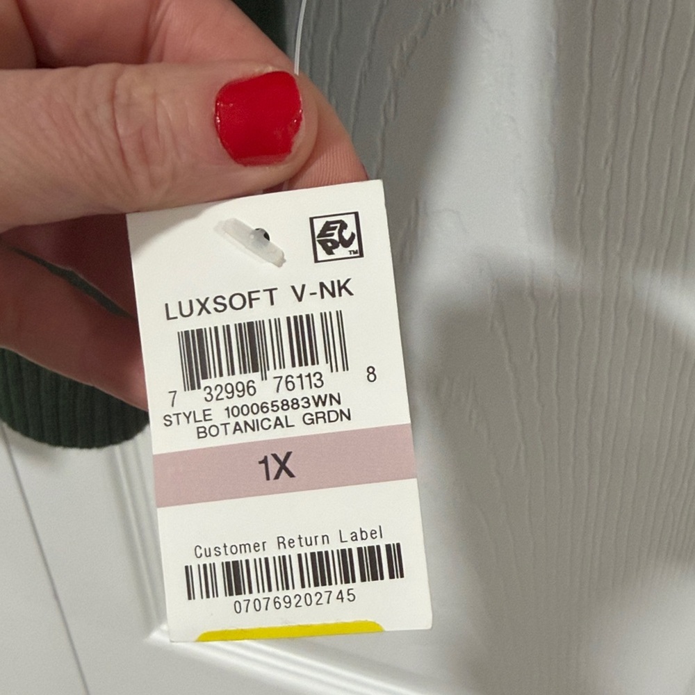 Karen Scott Botanical Green Luxsoft V-Neck - Picture 2 of 3